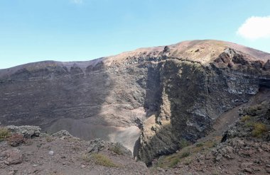 İtalya 'nın Napoli kenti yakınlarında büyük bir volkan krateri.