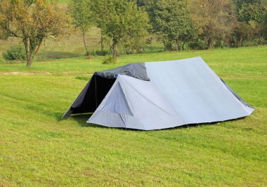 Büyük bir sırt çadırı.