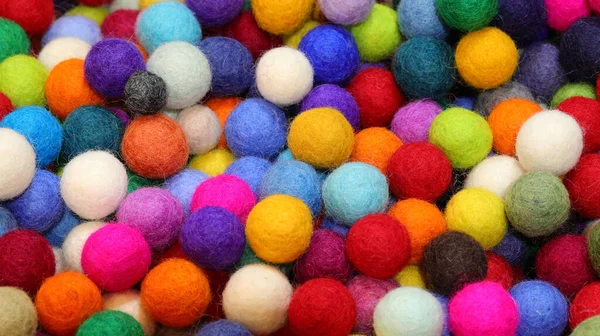 Små filtbollar handgjorda — Stockfoto