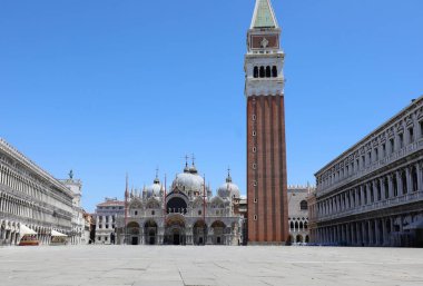Corona Virüsü, Saint Mark Bazilikası ve İtalya 'nın yüksek çan kulesi sembolü yüzünden Venedik' in boş ana meydanı.