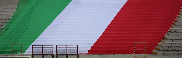 Zeer Grote Italiaanse Vlag Het Stadion Zonder Mensen Wijten Aan — Stockfoto