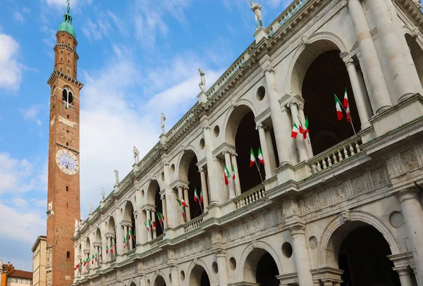 Torre Alta Chiamata Torre Bissara Vicenza Molte Bandiere Italiane — Foto Stock