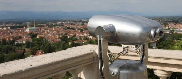 Binoculars Tourists City Vicenza Seen Italy Veneto Region — 图库照片