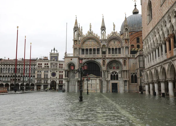 Basilica Saint Mark Venice Italy Hide Tide People — Zdjęcie stockowe