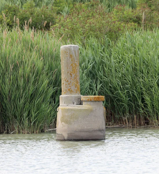 Large abandoned well for the extraction of methane gas from the depths of the lagoon — Stock Image Large Abandoned Well Extraction Methane Gas Depths Lagoon Stock Image