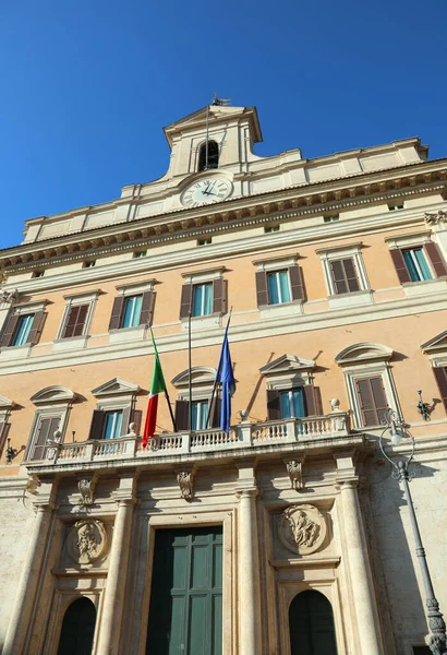 Roma Italia Marzo 2019 Parlamento Italiano Chiamato Montecitorio Bandiere Italiane — Foto Stock