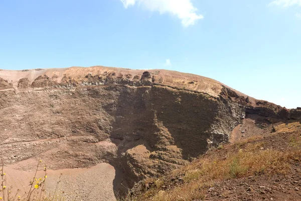 Duży Krater Uśpionego Wulkanu Wezuwiusza Pobliżu Miasta Neapol — Zdjęcie stockowe