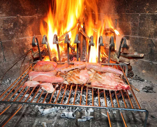 Parrilla Mixta Cocinada Fuego Con Mucha Carne Res Cerdo —  Fotos de Stock
