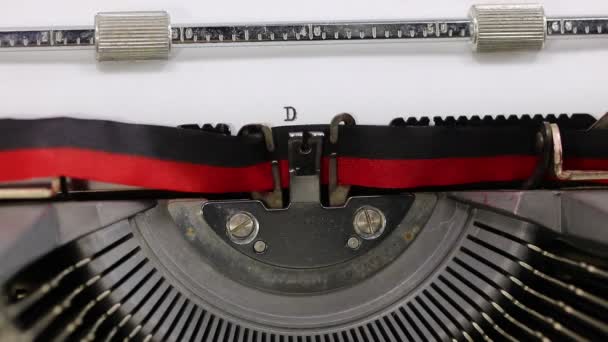 psaní na ročníku psacího stroje text Vážený příteli na bílém listu