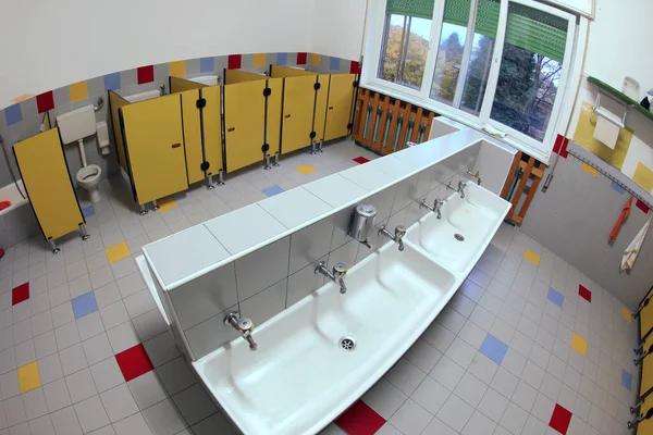 Bagno Toilette Della Scuola Con Porta Gialla Senza Persone Perché — Foto Stock