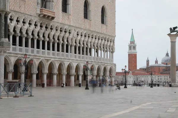 Piazza San Marco Palazzo Ducale Con Poche Persone Durante Isolamento — Foto Stock