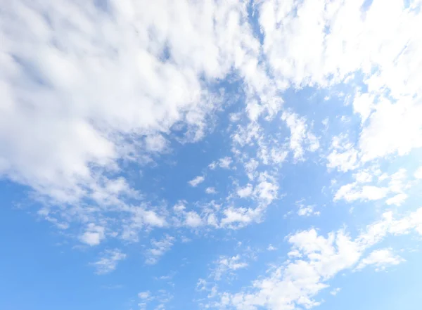 Fondo Del Cielo Azul Algunas Nubes Blancas Ideales Como Telón —  Fotos de Stock