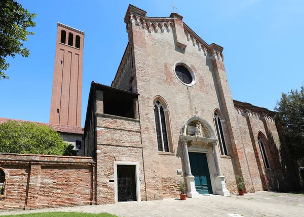 Starobylý Kostel Santa Elena Benátkách Itálie Vysoká Cihlová Zvonice — Stock fotografie