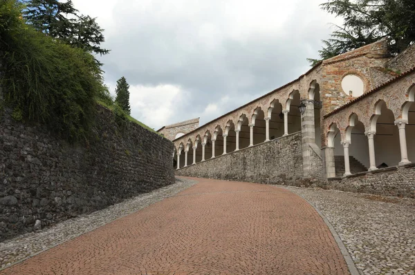 Portici Della Passerella Raggiungere Castello Della Città Udine Nel Nord — Foto Stock