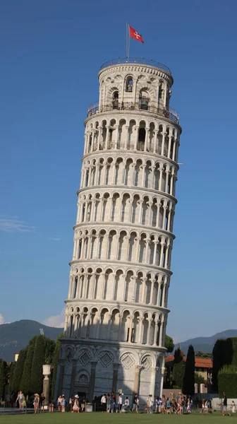 Πίζα Ιταλία Αυγούστου 2019 Famous Leaning Tower Και Πολλοί Άνθρωποι — Φωτογραφία Αρχείου