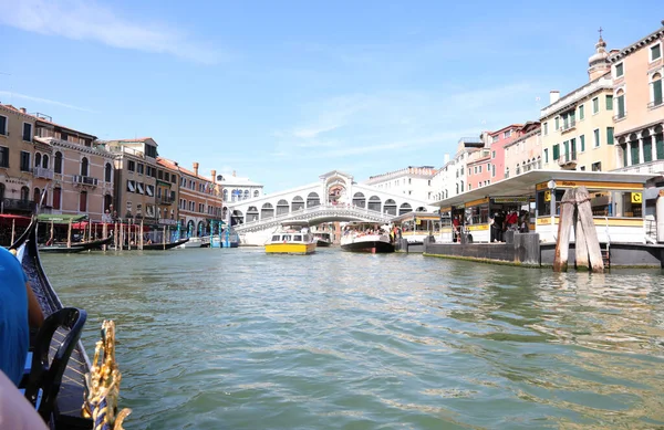 Venice Italy July 2020 Grand Canal Rialto Bridge Seen Gondola — Stock Photo, Image