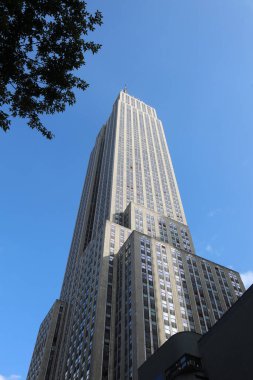 New York, New York, ABD - 24 Ağustos 2025: Empire State Building, şehrin en ikonik gökdelenlerinden biri