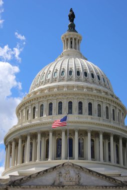 Washington, DC, ABD - 26 Ağustos 2025: ABD Kongre Binası 'nda büyük bir kubbe.