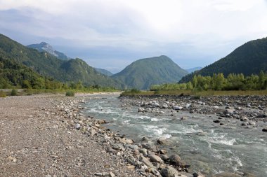 River But Kuzey İtalya 'da, CEDARCHIS kasabası yakınlarında.
