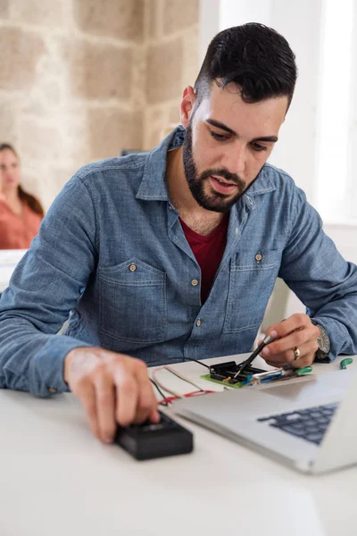 Bearded Man Blue Shirt Sitting Desk Front Computer Working Electrical — Stock Photo, Image