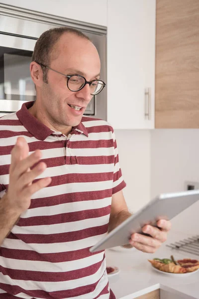 Man Stripped Shirt Glasses Holding Tablet Gestures His Hand While — Stock Photo, Image