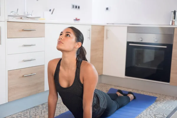 Woman Doing Yoga Kitchen She Laying Forward Her Upper Body — Stock Photo, Image