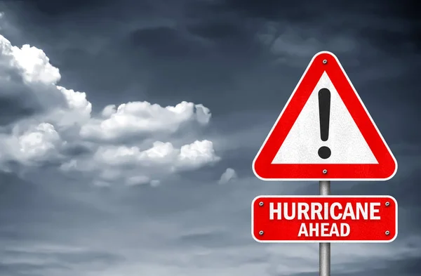 Hurrikan voraus - Warnung vor Verkehrszeichen — Stockfoto