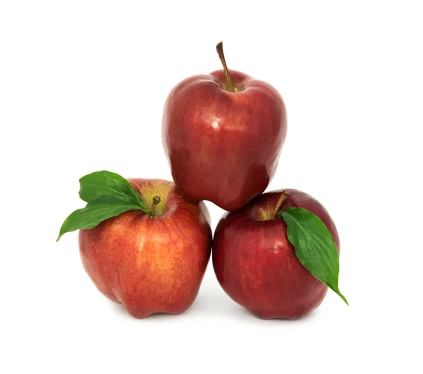 Beyaz bir arka plan üzerinde güzel, olgun, sulu elma. güzel meyve arka plan olmadan. elma. — Stok fotoğraf