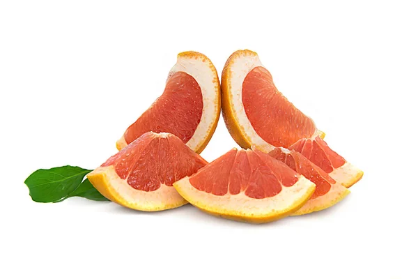 Большие, спелые грейпфруты на белом фоне, яркие и очень сочные цитрусовые без фона . — стоковое фото