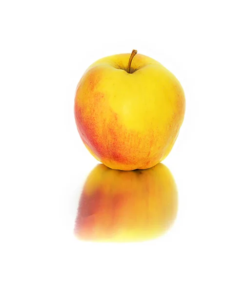 Beautiful, ripe, juicy apples on a white background. beautiful fruit without the background. apples. — Stock Photo, Image