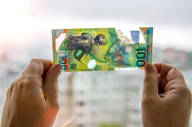 Rusya'nın Dünya Kupası onuruna anma 100 ruble.
