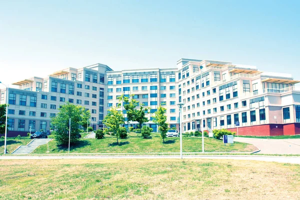 Campus na wyspie, rosyjskiego Dalekiego Wschodu Federal University-Fefu, — Zdjęcie stockowe