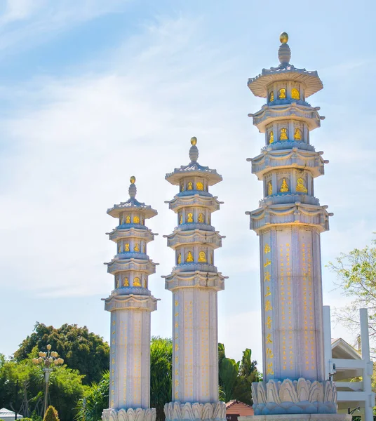 Parque Budista, espacio abierto, muchas estatuas y hermosos lugares en la isla de Sanya . —  Fotos de Stock