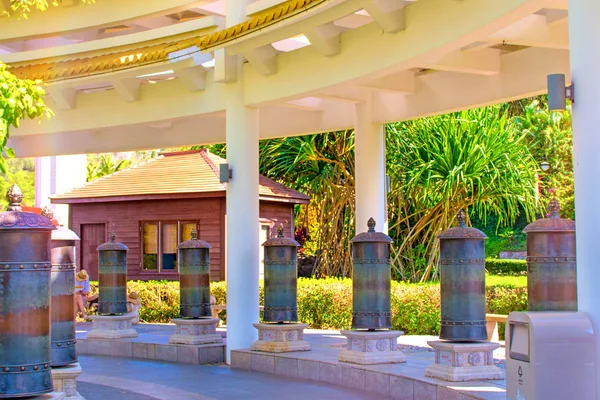 Parque Budista, espacio abierto, muchas estatuas y hermosos lugares en la isla de Sanya . —  Fotos de Stock