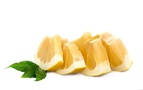 Pamelo velké a šťavnaté ovoce na bílém pozadí, bez pozadí světlé barvy citrus. — Stock fotografie