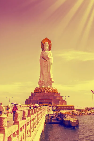 Budist Park, açık alan, birçok heykel ve güzel yerleri Sanya Island üzerinde.