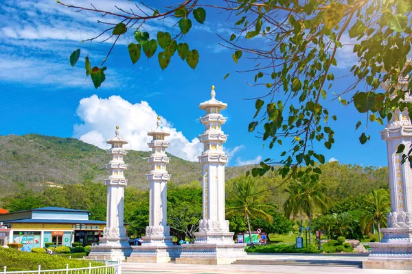 Budist Park, açık alan, birçok heykel ve güzel yerleri Sanya Island üzerinde.