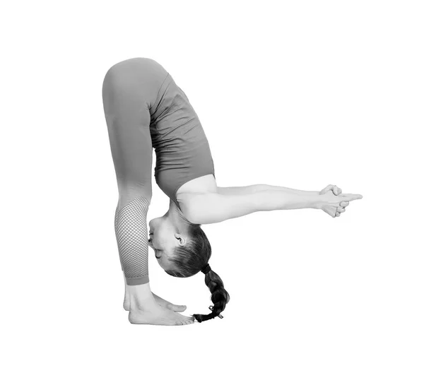 Chica joven realiza diferentes poses de yoga, modelo hermoso flexible sobre un fondo blanco. meditación y asanas . —  Fotos de Stock