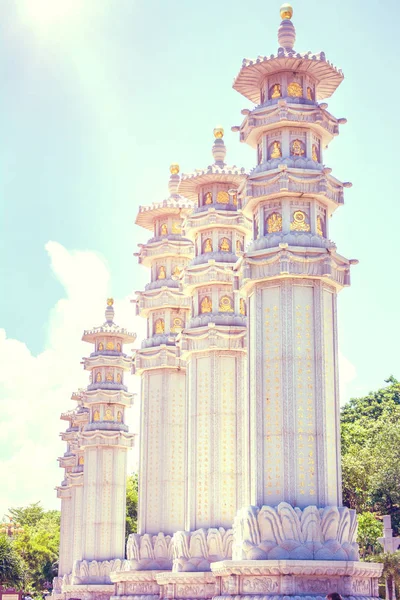 Buddhist Park, open space, many statues and beautiful places on the island of Sanya. — Stock Photo, Image