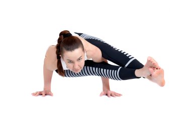 Genç kız Yoga, esnek güzel model beyaz bir arka plan üzerinde farklı pozlar gerçekleştirir. meditasyon ve asanas.