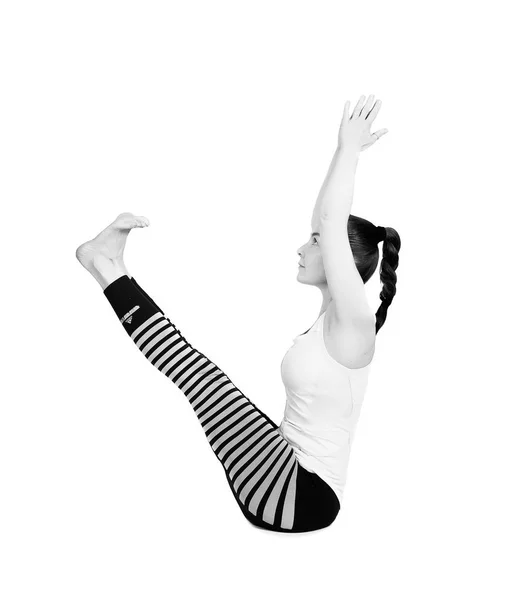 Chica joven realiza diferentes poses de yoga, modelo hermoso flexible sobre un fondo blanco. meditación y asanas . — Foto de Stock