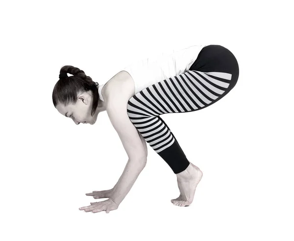 Chica joven realiza diferentes poses de yoga, modelo hermoso flexible sobre un fondo blanco. meditación y asanas . —  Fotos de Stock