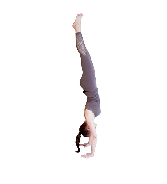 Junges Mädchen führt verschiedene Posen von Yoga, flexibles schönes Modell auf weißem Hintergrund. Meditation und Asanas. — Stockfoto