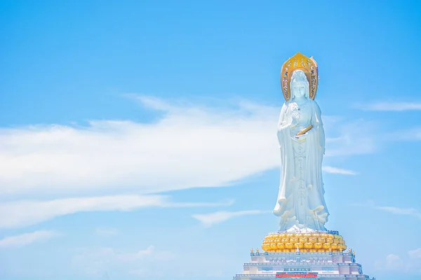 Boeddhistische Park, open ruimte, veel beelden en mooie plekjes op het eiland van Sanya. — Stockfoto