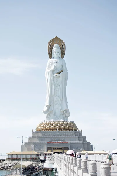 Буддистский парк, открытое пространство, множество статуй и красивых мест на острове Санья . — стоковое фото