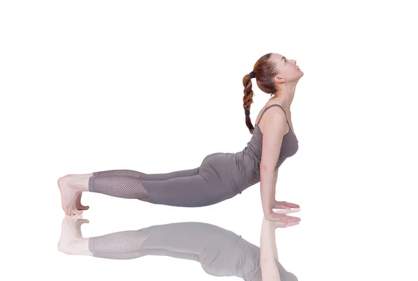 Jovem executa diferentes poses de ioga, modelo bonito flexível em um fundo branco. meditação e asanas . — Fotografia de Stock
