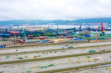 bağlantı noktası, birçok farklı musluklar ve kömür, büyük bir liman aşırı Üstten Görünüm. 