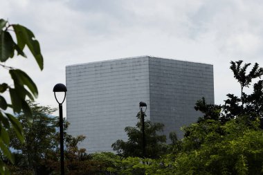 El cubo auditorio del Edificio Inteligente de las Empresas Publicas de Medellin en Abril del ao 2019 con espacio para texto 