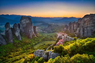Meteora günbatımı zamanı, panoramik fotoğraf