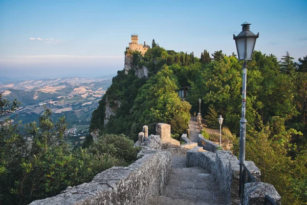 San Marino y Escaleras — Foto de Stock